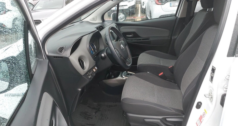 Toyota Yaris cena 55900 przebieg: 33820, rok produkcji 2014 z Czeladź małe 277